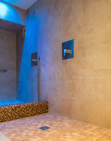 WX Hotel***