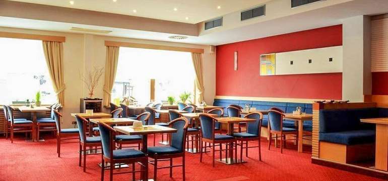 Hotelová restaurace zajistí snídaně formou bufetu a večeře