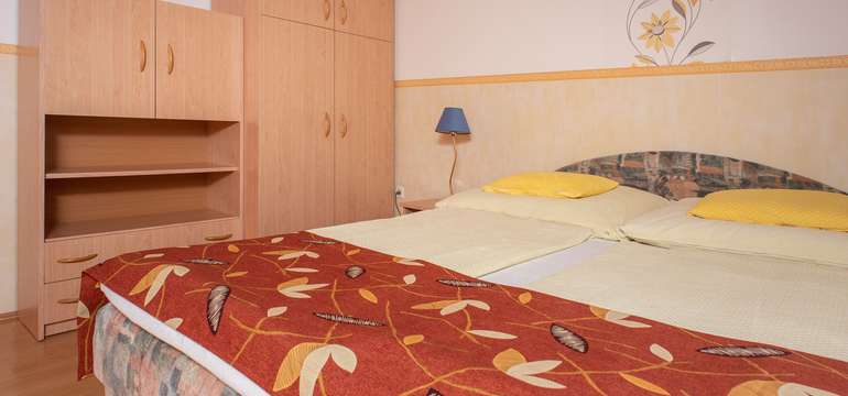 Komfortne a útulne zariadené izby wellness penziónu Andrea*** s balkónom a minibarom