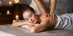 Exkluzívne 100-minútové masážne balíčky v Ayurasan