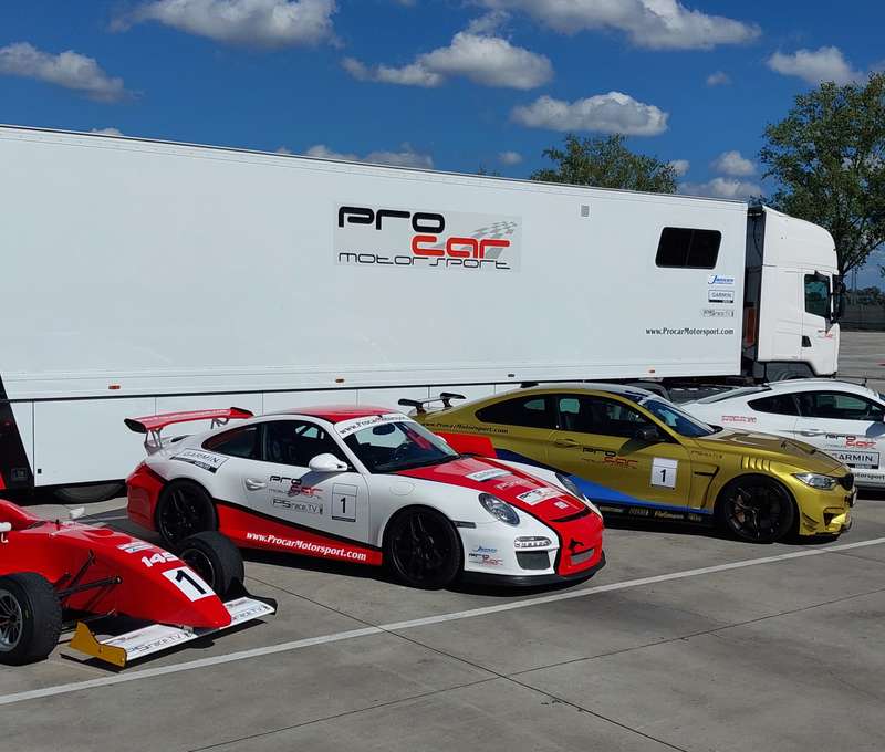 Formula, Porsche v GT3 úprave, Mustang GT V8 alebo BMW M4 CS