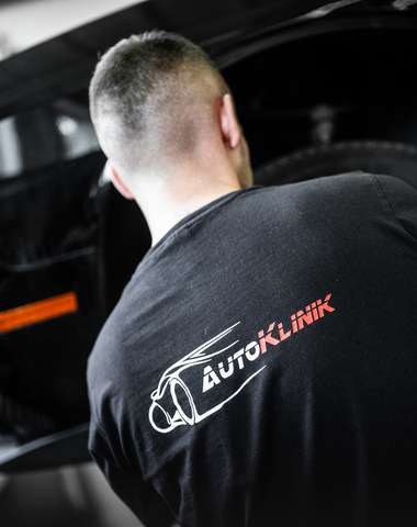Výmena oleja s materiálom v cene a extra bonusom v servise Autoklinik