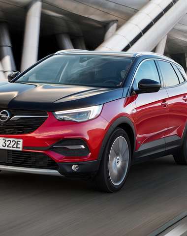 Grandland X Hybrid 4 si jeden zo zaregistrovaných bude môcť na týždeň vyskúšať