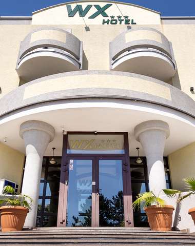 WX Hotel***