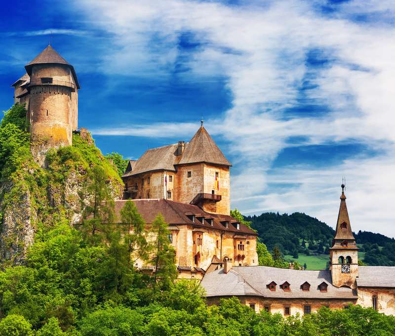Oravský hrad (23 min. autom od penziónu Adak)