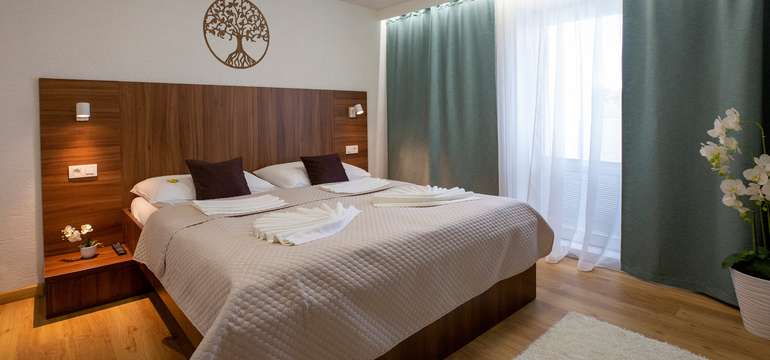 Trojhviezdičkový hotel ponúka ubytovanie v útulných dvojlôžkových izbách 