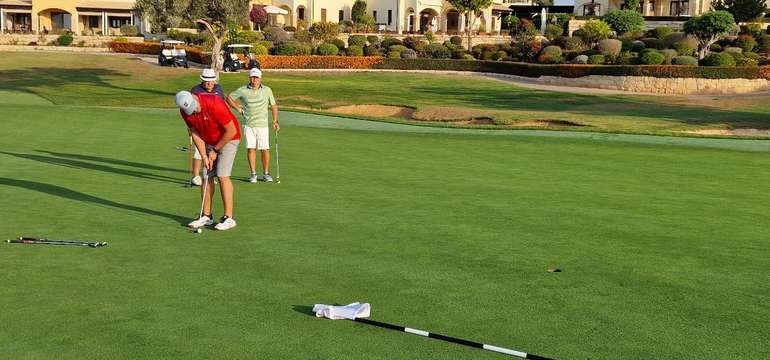 Intenzívny víkendový golfový kurz v Golf Club Welten v Báči