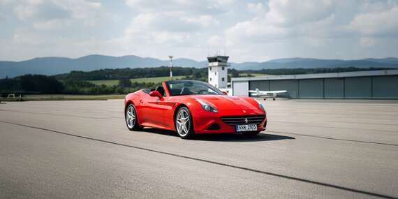 Jazda na letisku na najlepších športových autách na Slovensku so SportDrive - ako jazdec či spolujazdec/Letisko Nitra, Senica, Žilina, Svidník