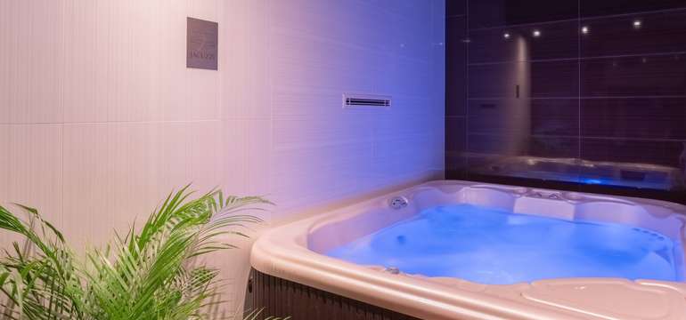 Masážny vírivý bazén vo wellness Harmony Spa