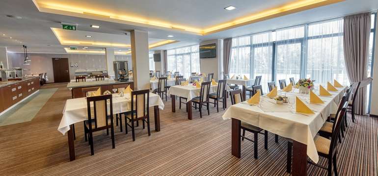 Reštaurácia hotela Panorama**** vo Vysokých Tatrách pri Štrbskom plese
