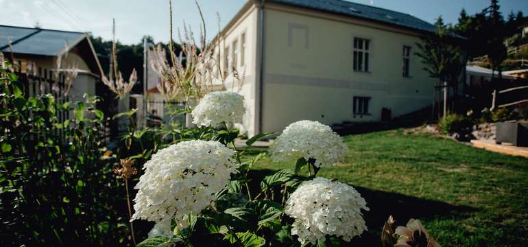 Boutique Hotel SIGLISBERG ****  sa nachádza v obci Štiavnické Bane a ponúka reštauráciu, bar, záhrad