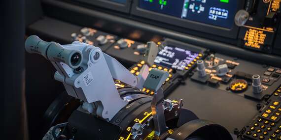 Let na realistickom leteckom simulátore B738-M v Leteckom tréningovom centre v Poprade/Poprad