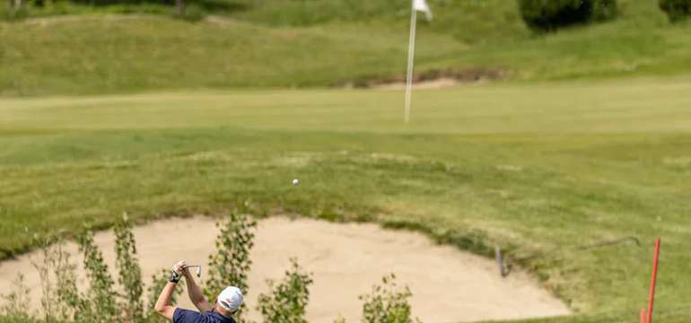 Víkendový golfový kurz v Golf Club Atex v Báči