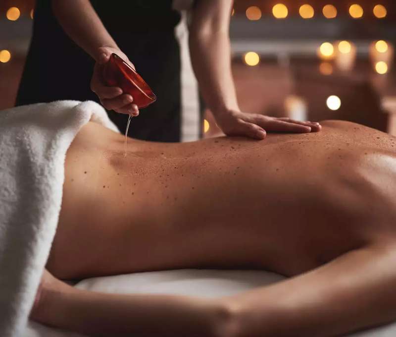 Thajská masáž stimuluje krvný obeh a odstraňuje bolesti chrbtice