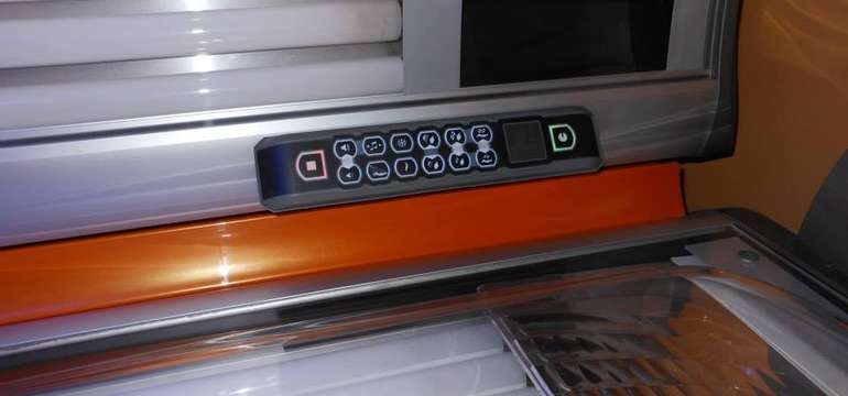 Vertikálne solárium LUXURA V5 s VibraSystémom