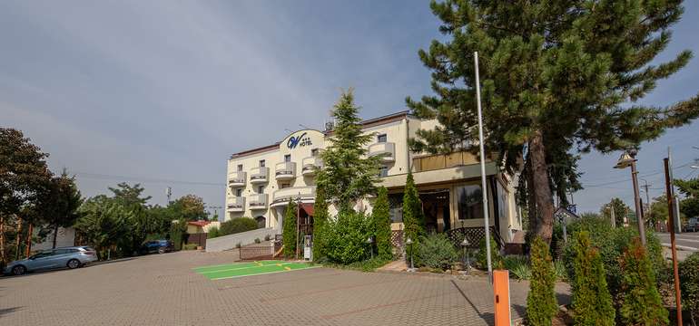 W HOTEL *** Bratislava je situovaný v širšom okolí mesta Bratislava, v mestskej časti Devínska Nová 