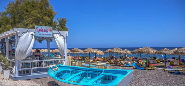 Hotel Porto Perissa*** sa nachádza len 50 m od jednej z najkrajších pláží na ostrove
