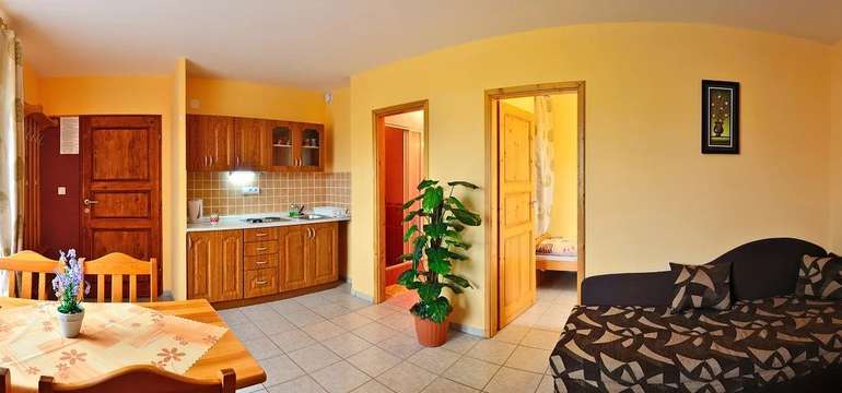Vila Horal ponúka celkom 6 priestranných, zariadených apartmánov, každý pre 4⁠–⁠5 osôb 