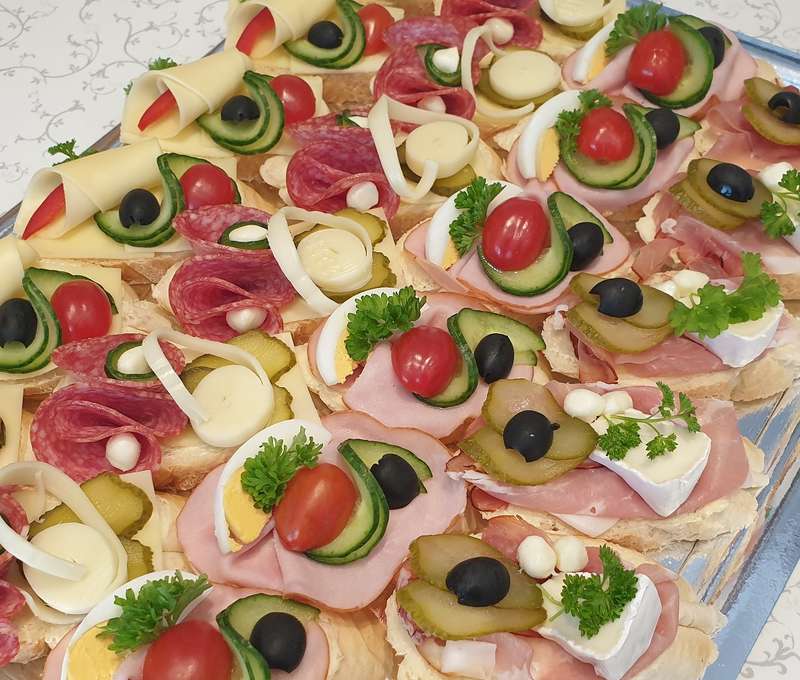 Chlebíčky, jednohubky a koláčiky s osobným odberom či donáškou domov