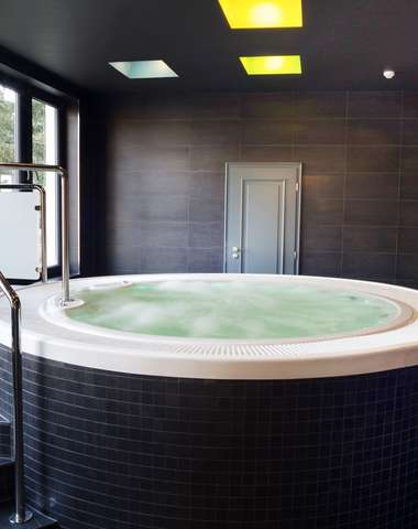 Privátní hotelové lázně nabízí  kromě turecké a finské sauny i jacuzzi.