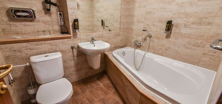 Apartmán v Grand Hoteli Strand****, kúpeľňa