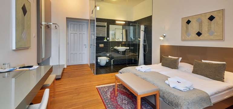 Neodmysliteľnou dominantou mesta Levice je kultúrno-historická pamiatka HOTEL LEV***