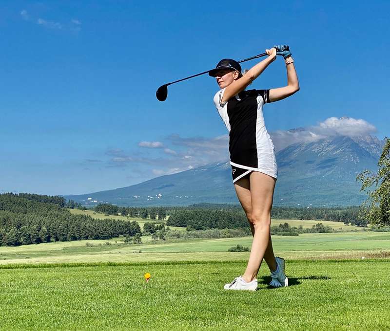 Zľava na zapožičanie golfového vybavenia, vstup na tréningové plochy driving range a putting green