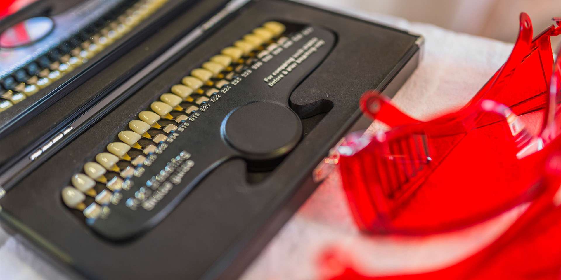 Bezpečné laserové bielenie zubov s nulovým obsahom peroxidu v salóne Brilliant Smile