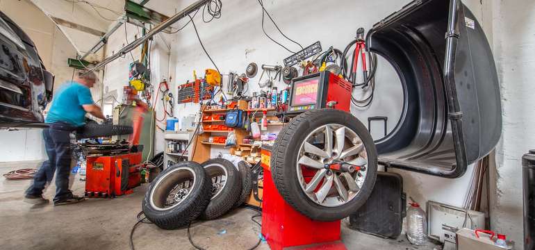 Priestory pneuservisu Autogarnet na Trnavskej ceste 102 v Bratislave