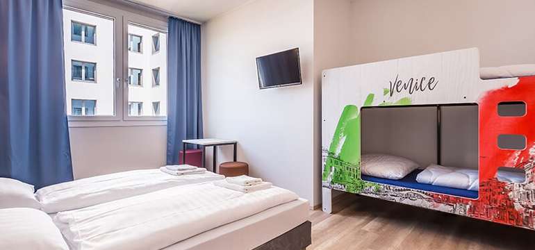 Hotel a&o Venezia Mestre ponúka ubytovanie v moderne zariadených izbách