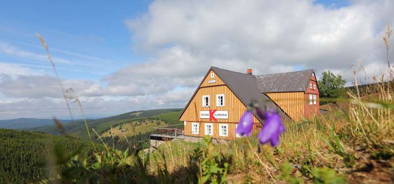 Bouda Klínovka leží na Klínových boudách (1.227 m. n. m), nedaleko Špindlerova Mlýna