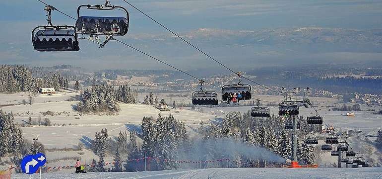 V stredisku Rusink-Ski premávajú 6- a 4-sedačková lanovka, dva vleky aj detský pás