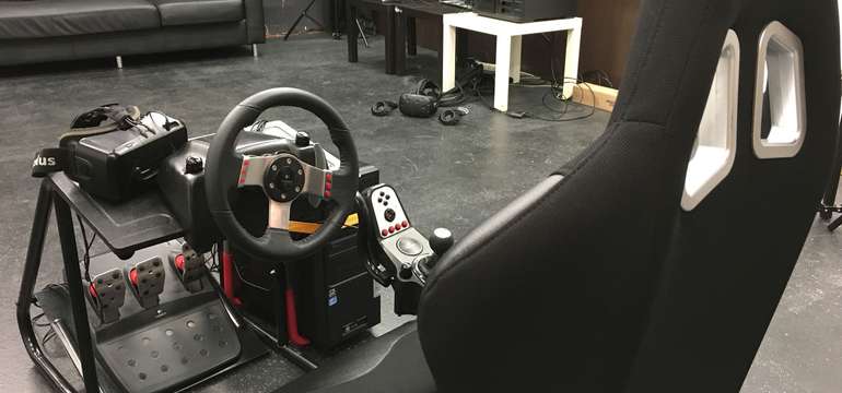 Zaži virtuálnu realitu v pretekárskom kresle s volantom