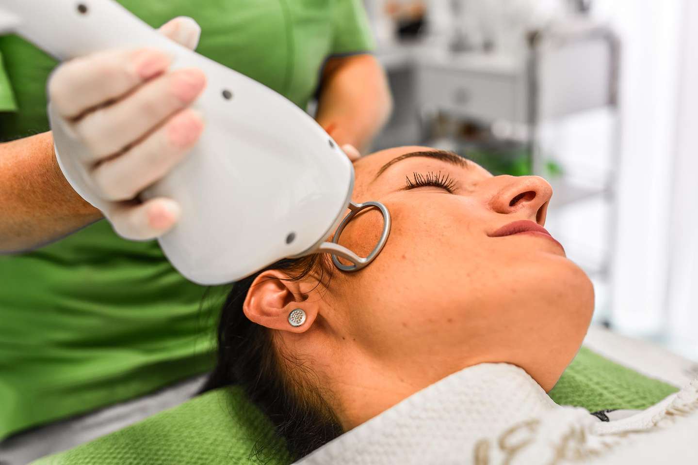 Frakčný resurfacing CO2 - účinné omladenie pokožky v medicínskom centre Crystal Esthetic Clinic