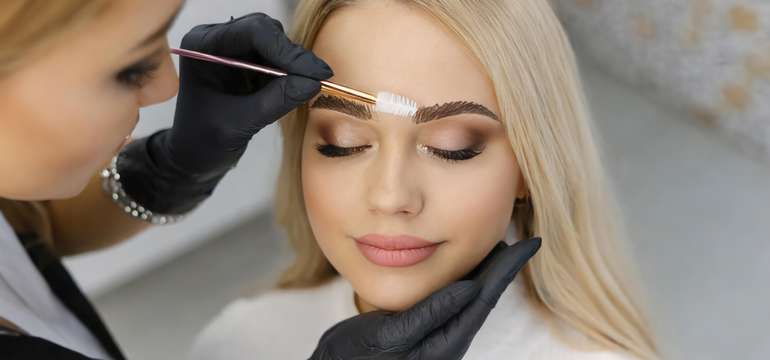 Laminácia obočia a lash lift mihalníc v salóne Kozmetika LUX