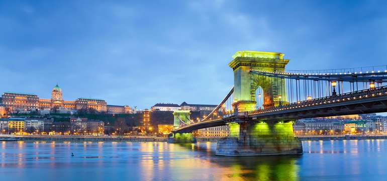 Budapešť sa oplatí vidieť aj po zotmení