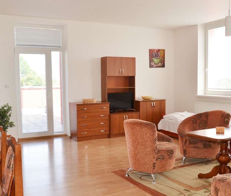 Súčasťou zariadenia každého apartmánu je chladnička, LCD TV a wifi