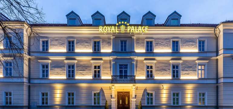 Zrekonstruovaný hotel ROYAL PALACE***** je zařízen ve stylu art deco a patří k nejluxusnějším