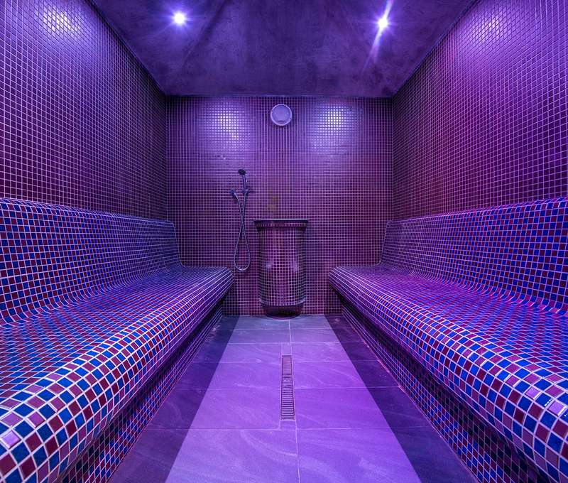 Jacuzzi, fínska, parná, infrasauna, ochladzovací bazén, masážna sprcha, relaxačná zóna