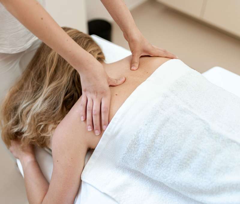 Hĺbkové uvoľnenie tela vďaka relaxačnej masáži v Evia Clinic