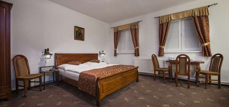 Hotel ponúka ubytovanie v 2 štvorlôžkových izbách