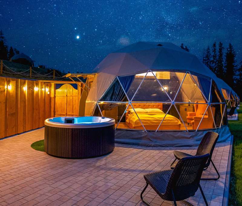 Diamond Glamp s vlastní venkovní vířivkou a snídaní