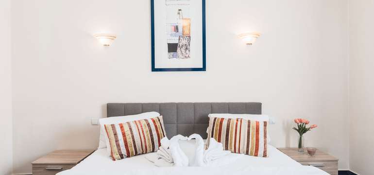 Apartmán je hotelová izba,ktorá poskytuje najvyšší štandard a má rozlohu 40m²