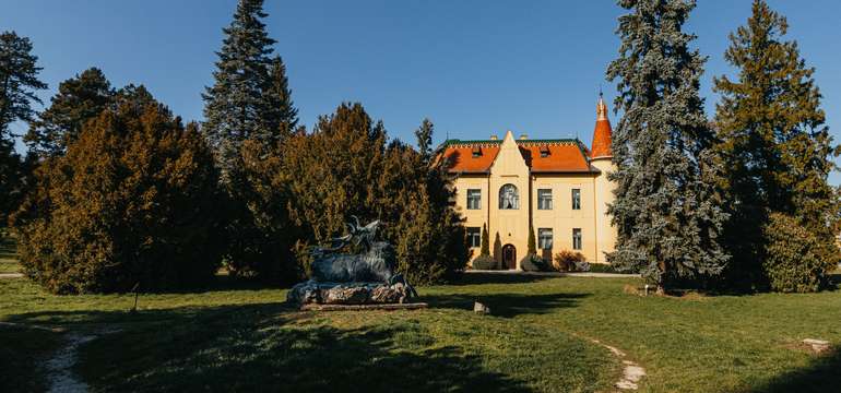 Poľovnícky zámok Topoľčianky – nevšedný pobyt v atraktívnom prostredí