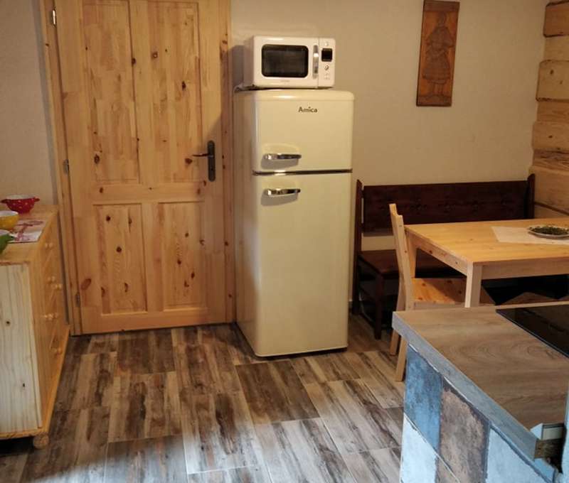 Chalupa na Zelenej lúke Hriňovské Lazy má plne vybavenú kuchyňu