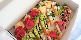 Krabica plná exclusive chlebíčkov