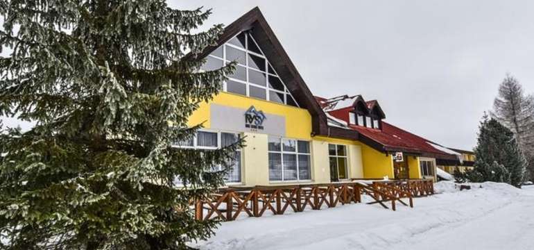 Hotel Rysy*** sa nachádza v malebnom prostredí Vysokých Tatier