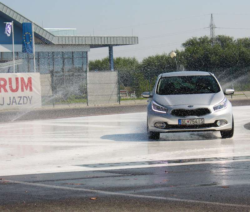 Celodenný plnohodnotný kurz bezpečnej jazdy na SLOVAKIA RINGU