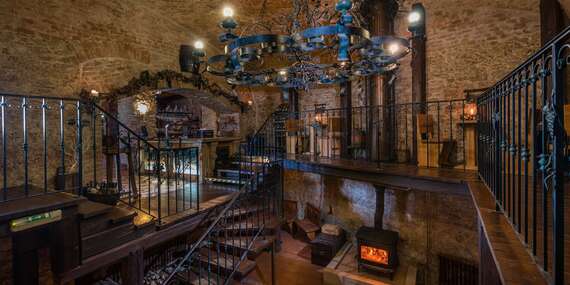 Degustácia vín vo vínnej pivničke Kaštiela Chateau Krakovany so syrovou misou pre 2 osoby/Krakovany - Piešťany