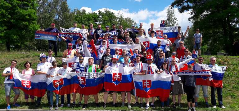 Darujte zážitok so zájazdmi na Futbaltour.sk a HokejTour.sk